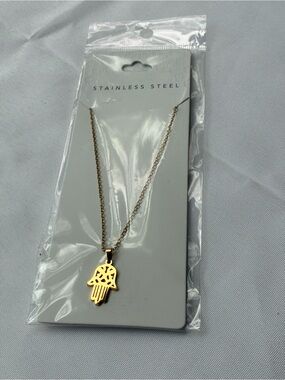 NWT Chloe Gold Stainless Steel Hamsa Hand Pendant Necklace